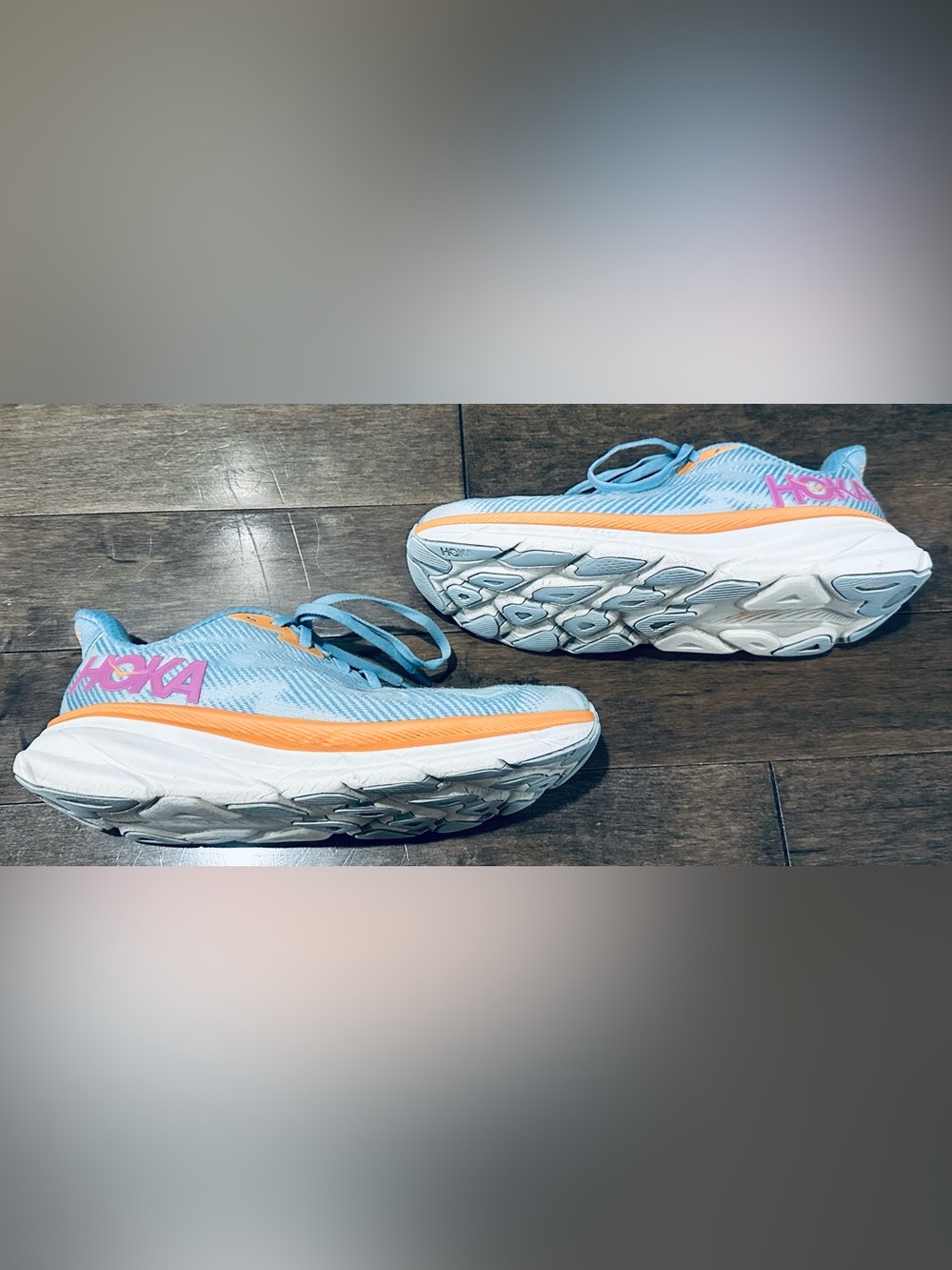 Women’s Sz 8B Airy Blue Hoka One One Clifton 9 Sneakers